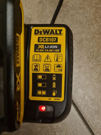 De Walt Battery& Charger
