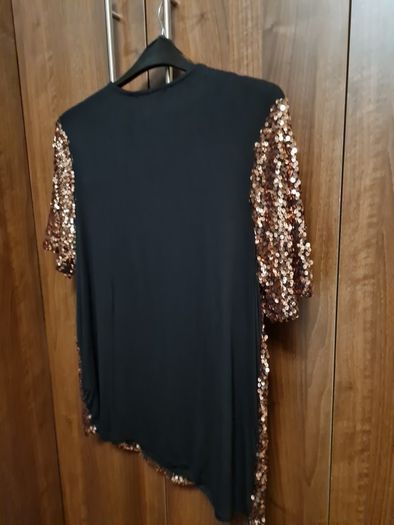 Ladies sequinned top.