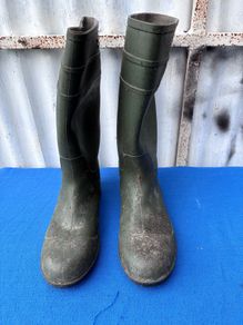 Size 10 steel toe Wellingtons