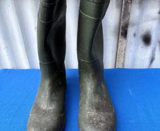 Size 10 steel toe Wellingtons