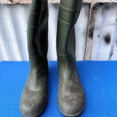 Size 10 steel toe Wellingtons