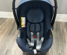 Britax Romer Baby Car Seat and ISOFIX Base