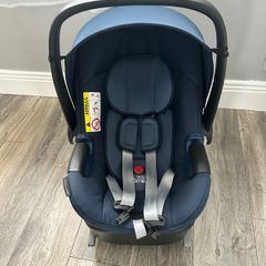 Britax Romer Baby Car Seat and ISOFIX Base