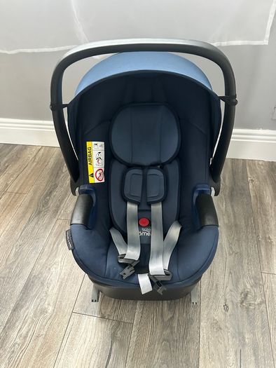 Britax Romer Baby Car Seat and ISOFIX Base