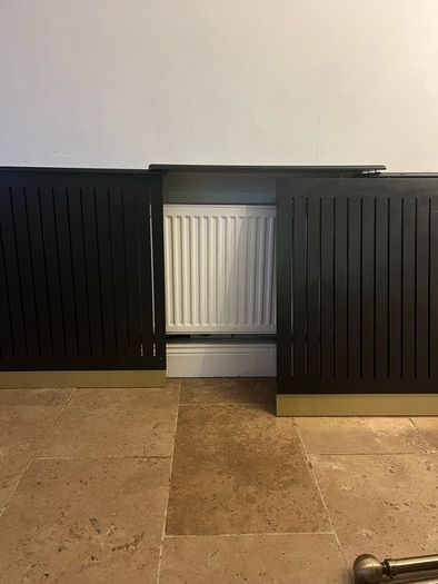 Radiator cover black with gold base