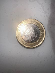 Rare 2016 One Pound Coin, Rose, Crown And Shamrock in beautiful condition