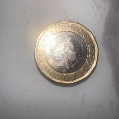 Rare 2016 One Pound Coin, Rose, Crown And Shamrock in beautiful condition
