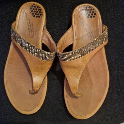 Fitflop brown/tan leather slip on sandals size 39/6