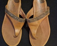 Fitflop brown/tan leather slip on sandals size 39/6