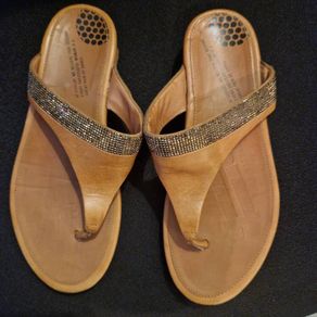Fitflop brown/tan leather slip on sandals size 39/6