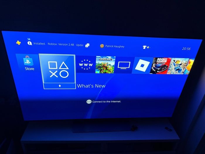 Sony PlayStation 4 (PS4) 500GB 3 Original Controllers