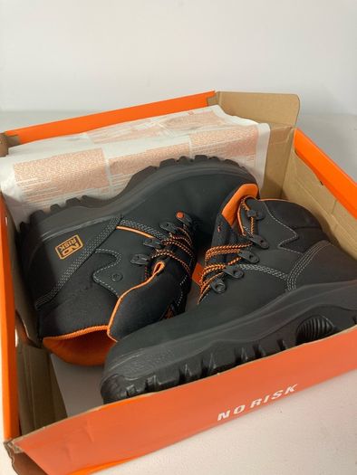 Safety Boots Size 8 NEW