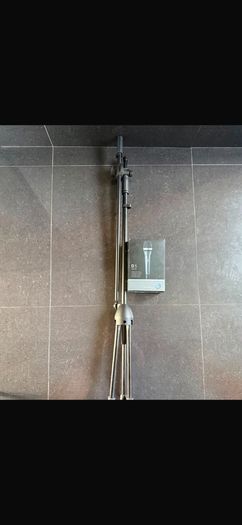 AKG D5 Dynamic Vocal Microphone & Mic Stand, Ohuhu Microphone Stand.