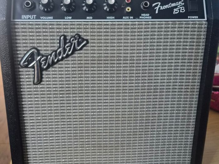 Fender Frontman 15B