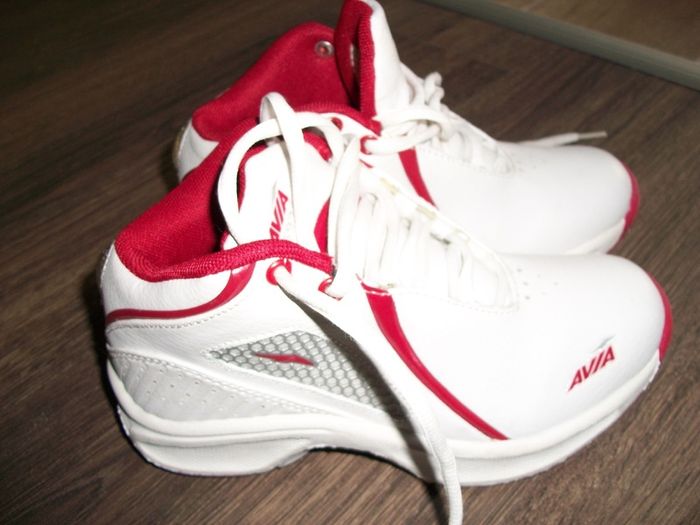 Avia kids shoes.