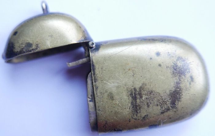 Antique Engraved Vesta Case Match Striker