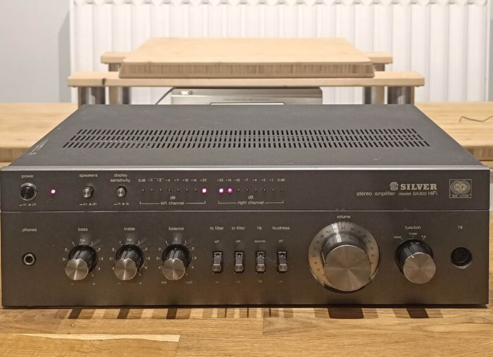 Silver model SA300 Hifi integrated stereo amplifier