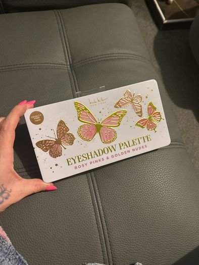 24 colour Nicole miller pallet