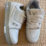 women leather runner size 5.5 Image 2