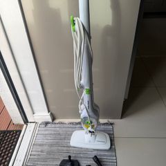 Floor steamer