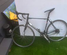 Giant Defy road bike, size ML (brakes not working)