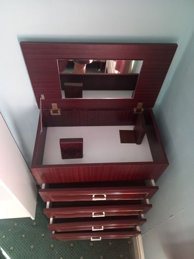 Dressing table /  make-up closet
