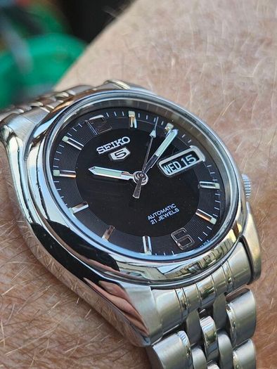Watch Seiko 5 Automatic.