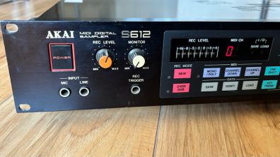 Akai S612 MIDI Digital Sampler