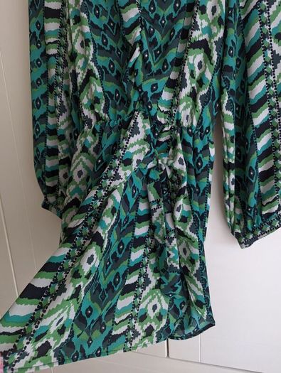 beautiful dress Zara printed long sleeve V neck geometric dress bloggers , puffed sleeve dress
