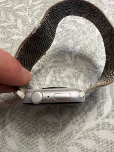 Apple Watch SE GEN 2 with 10 straps + charger