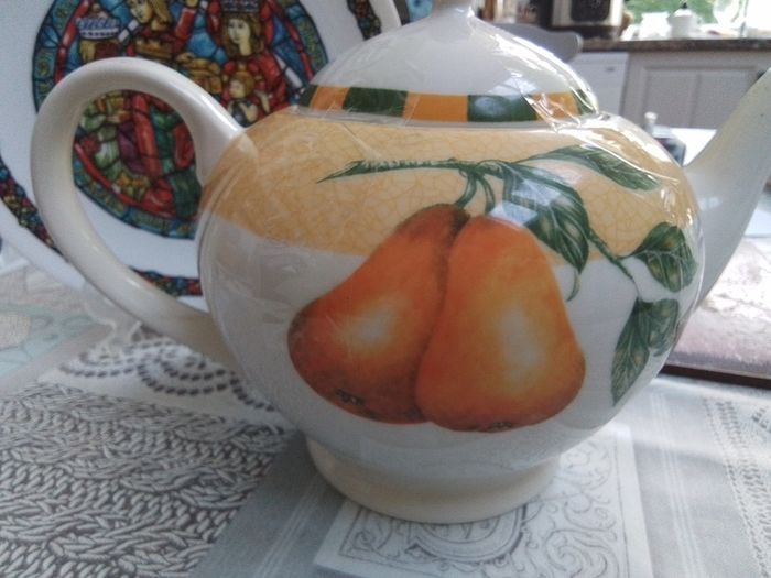 Large Churchill Teapot