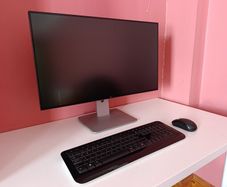 Kit. Dell 22" monitor. Microsoft keyboard and mouse