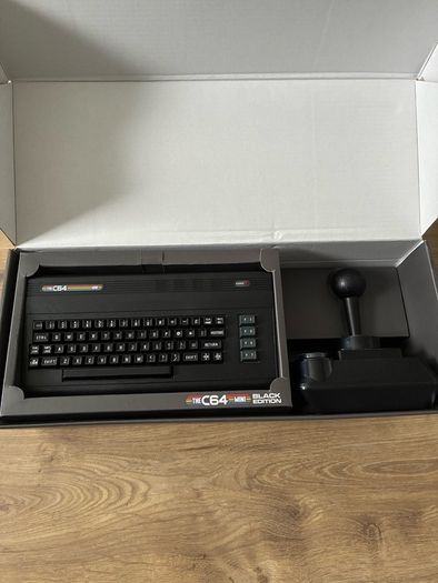 Commodore 64 , The C64 Mini Black Edition with 25 Games and Controllers