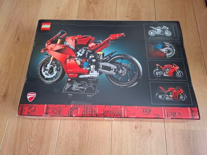 LEGO Technic 42202 Ducati Panigale V4 S