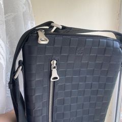 Louise Vuitton Demier Infini Discovery Messenger