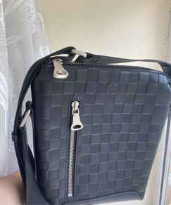 Louise Vuitton Demier Infini Discovery Messenger