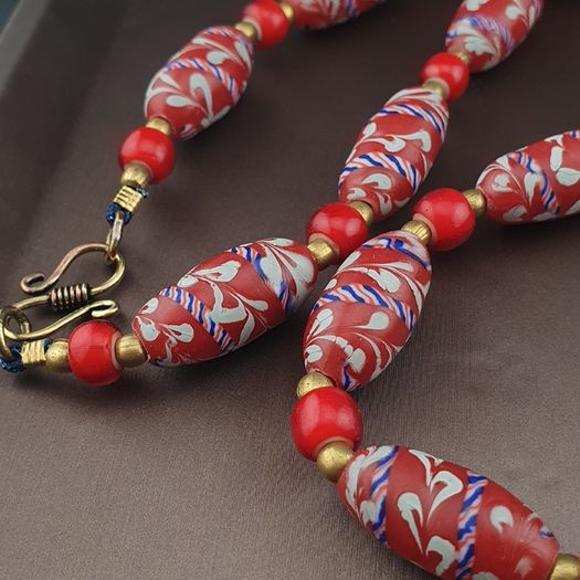 Antique Venetian Style Feather Desgin & Venetian Red WhiteHeart Glass Beads Necklace