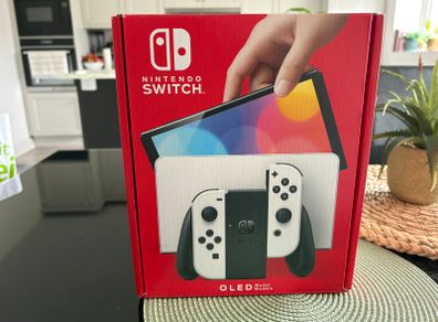 Nintendo Switch OLED Very Good Condition Original Box