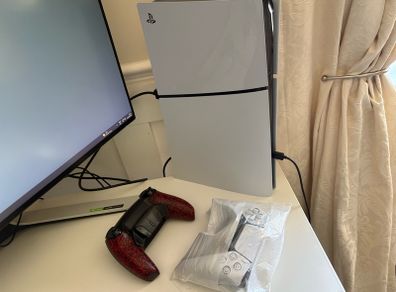 PS5 Digital plus 2 Controllers