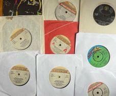 Elton John vinyl record singles 4 euros each