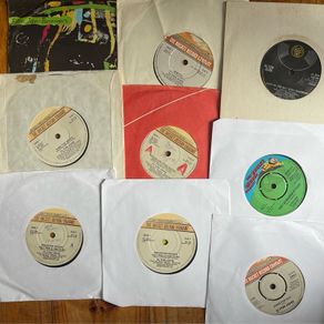 Elton John vinyl record singles 4 euros each