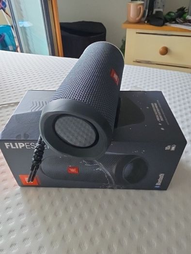 JBL Flip Essential 2 Bluetooth Speaker Excellent Condition