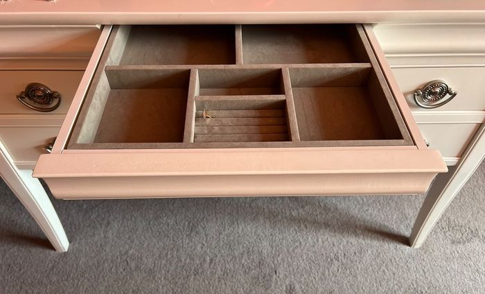 Dressing Table and 2 Matching Bedside Lockers