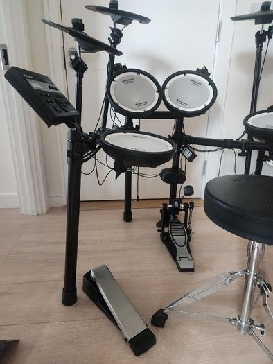 Roland TD-07DMK V-Drums electronic drum kit
