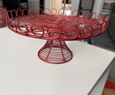 Metal cake stand