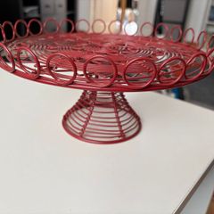Metal cake stand