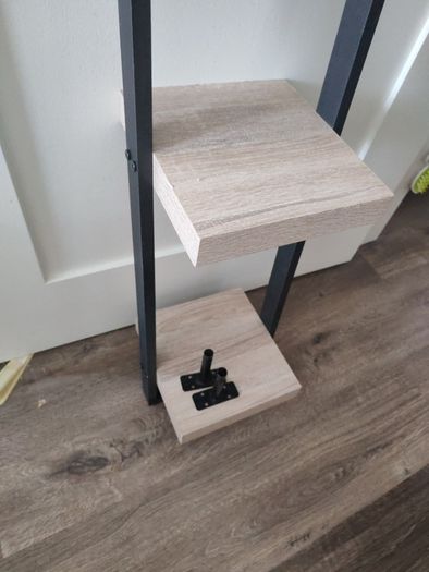 Floating shelf