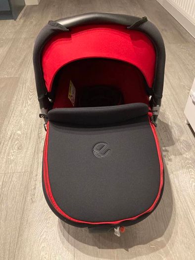 Jane Matrix Light 2 Luxe - Red - 2 in 1 Group 0/0+ Car Seat & Carrycot