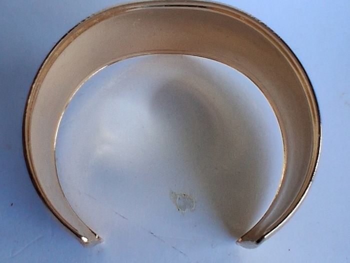Gold Rim V Dip Cuff Bangle