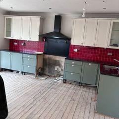 Kitchen -Cabinets, Worktops and Cooker hood